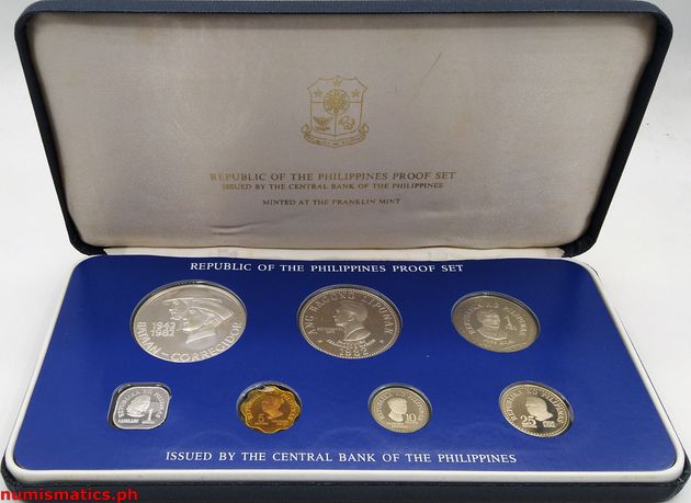 1982 (7) Proof Coin Set Box Open