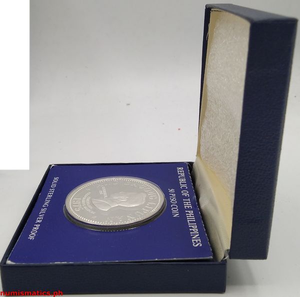 1975 50 Piso Pangulong Ferdinand E. Marcos Proof Box Type Commemorative Coin Box Side 1