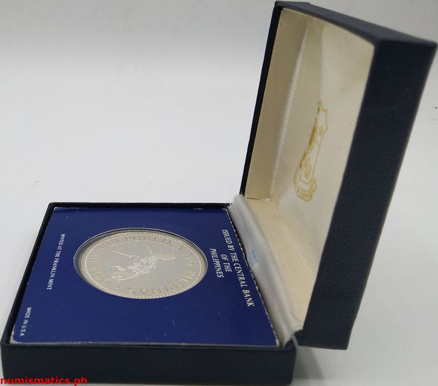 1976 50 Piso Boards of Governors Annual Meetings Franklin Mint Proof Commemorative Coin Box Side 1